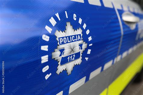 Logo Policja Pomagamy I Chronimy Na Radiowozie Polskiej Policji Stock