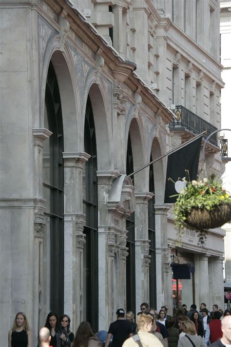 Apple store regent street undergoes a massive interior redesign 1