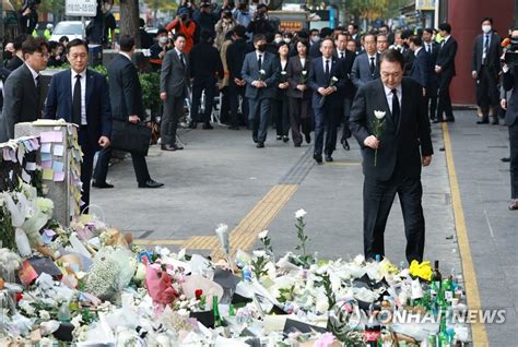 이태원 추모 공간 찾은 윤석열 대통령 연합뉴스