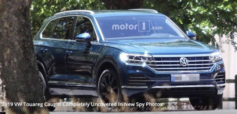 Vw Touareg Spied Completely Undisguised During Promotional Shoot