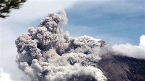 Vulkan Merapi Bricht Zum Dritten Mal Aus