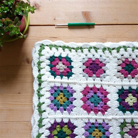 Couverture Granny Au Crochet Fibre And Folk