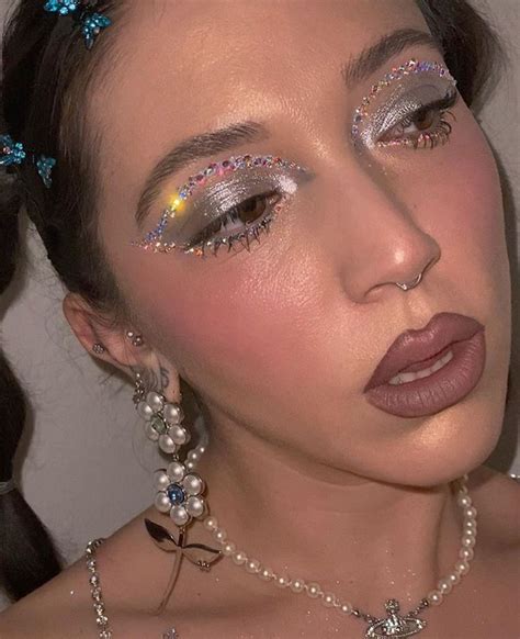 Pin by 𝓔𝓵𝓮𝓸𝓷𝓸𝓻𝓮 on MAQUILLAGE New years eve makeup Pretty makeup