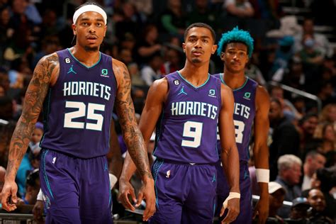 Hornets vs Bucks Gallery - 12/03/22 Photo Gallery | NBA.com