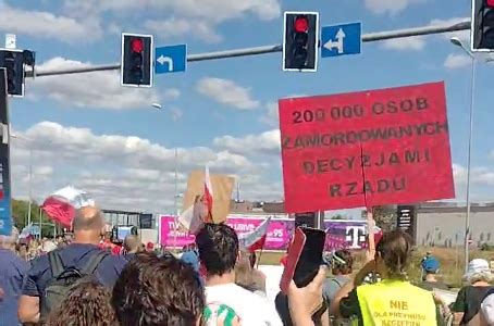 Protestowali Przeciw Maseczkom I Lockdownowi Marsz Dla Wolno Ci W