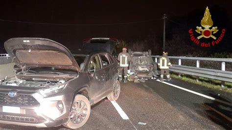 Schianto Tra Auto Sulla Statale 36 Auto Ribaltata E Due Persone Ferite