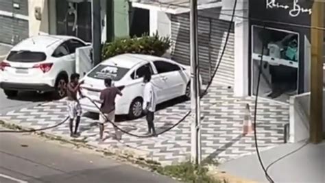 VÍDEO Homens brigam por posse de cabo de energia em Natal