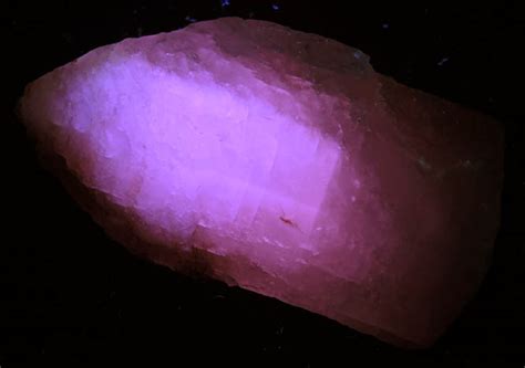 Photographs Of Mineral No 77572 Calcite Fluorescent And