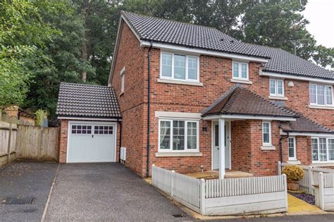 3 Bed Semi Detached House For Sale In Highwood Park Broadfield