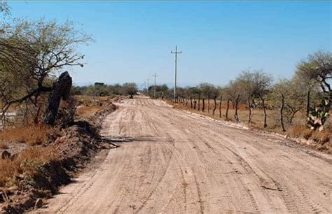 Rehabilitan Caminos Rurales