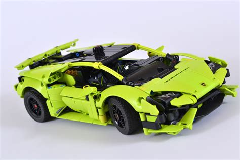 LEGO Technic 42161 Lamborghini Huracán Tecnica review