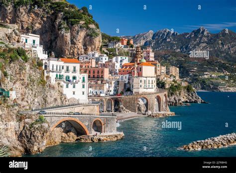 Pueblo Mas Bonito De Italia Fotografías E Imágenes De Alta Resolución