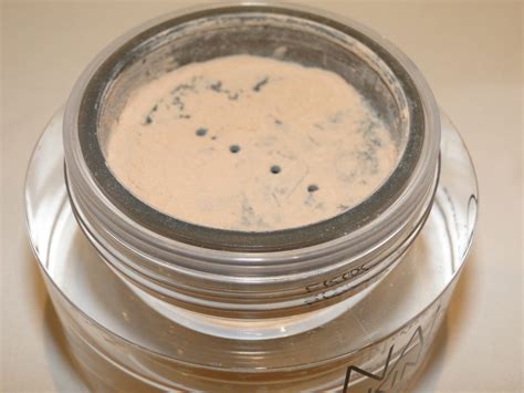 Urban Decay Naked Skin Ultra Definition Loose Finishing Powder The Luxe List