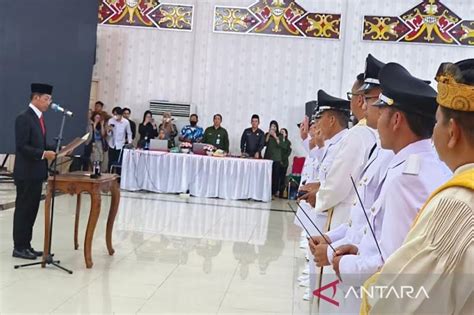 Bupati Murung Raya Lantik Kades Terpilih Hasil Pilkades Serentak