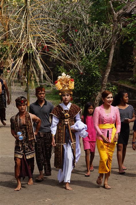 Foto Cara Orang Bali Asli Menghargai Alam