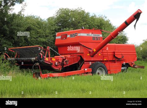 Massey ferguson 851 combine hi-res stock photography and images - Alamy