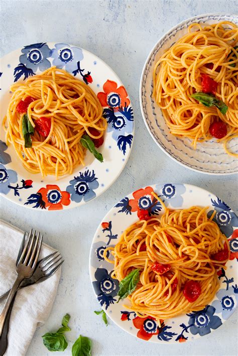 Pasta con Tomates Cherry y Albahaca Receta Vegana Fácil y Rápida