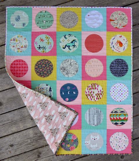 peace.love.quilt: Baby Girl Circle Quilts