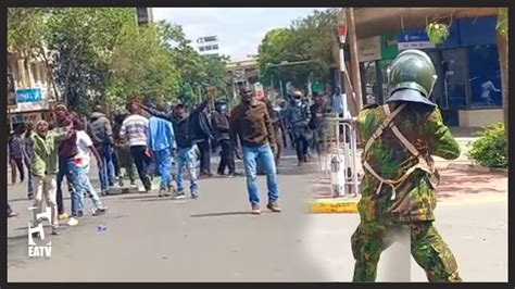 Shuhudia Wananchi Wa Kenya Wakiandamana Barabarani Polisi Wapiga