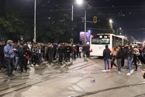 Засилено полицейско присъствие през цялата нощ след побоя в София