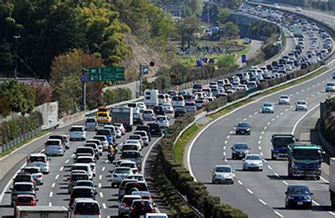 渋滞の原因って？車間距離を詰めると渋滞するってホント！？ はてなスッキリ