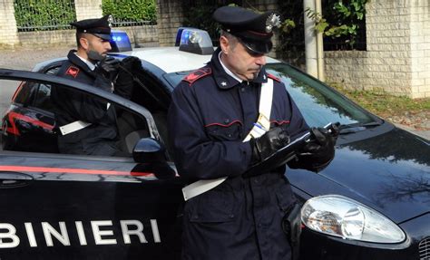 Brescia Armi Nascoste In Un Buco Nel Muro Di Casa Liberata Tutta La