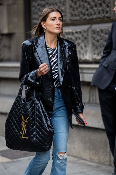 C Mo Llevar Blazers De Piel Con Mom Jeans En Verano Vogue