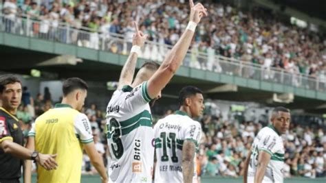 Fabrício Daniel celebra confiança do treinador e primeiro gol pelo Coritiba