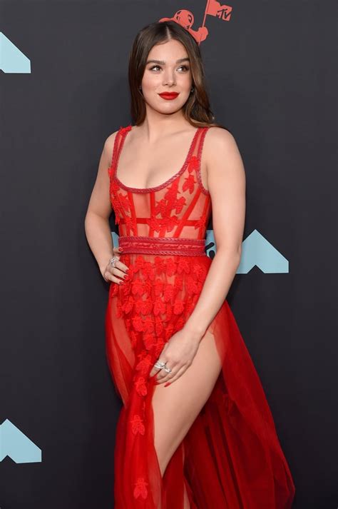 Hailee Steinfeld At The Mtv Vmas Mtv Vmas Red Carpet