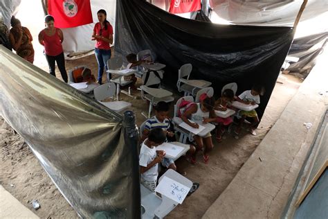 Alunos Assistem A Aulas Debaixo De Lonas E Sem Merenda Na Para Ba