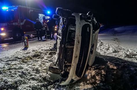 Schwerer Unfall Auf Glatter Fahrbahn