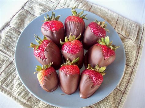 Chocolate Dipped Strawberries In Less Then 5 Minutes Food Crafts And