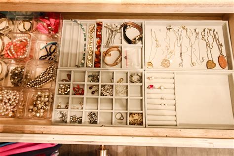 How to organize jewelry in a drawer