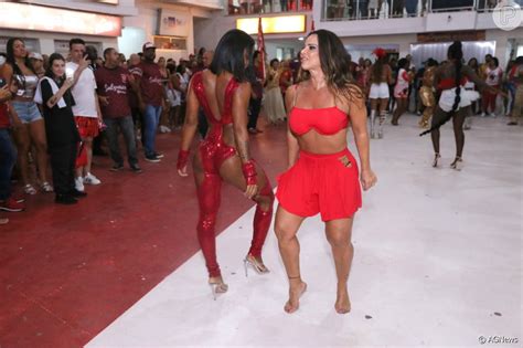 Carnaval 2023 Viviane Araujo Escolhe Look De Top E Short Para Ensaio E