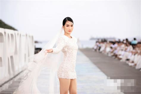 Á hậu Phương Anh cực quyến rũ với bikini