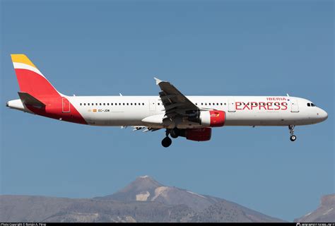 EC JDM Iberia Express Airbus A321 213 Photo by Román A Pérez ID