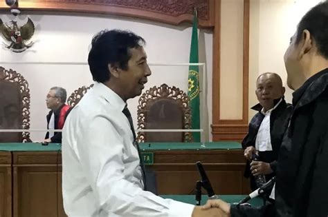 Tak Terbukti Korupsi Mantan Rektor Udayana Divonis Bebas