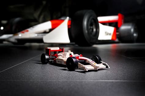 Lego Icons McLaren MP4 4 E Ayrton Senna