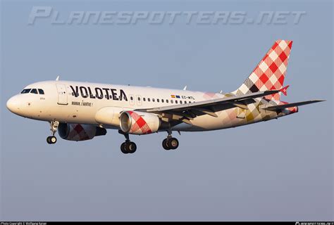 EC MTL Volotea Airlines Airbus A319 111 Photo By Wolfgang Kaiser ID