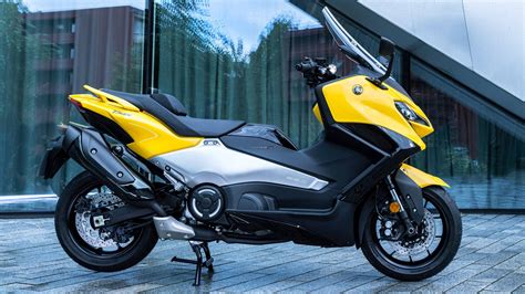 Launching Yamaha Tmax Terbaru Semakin Sporty Pertamax