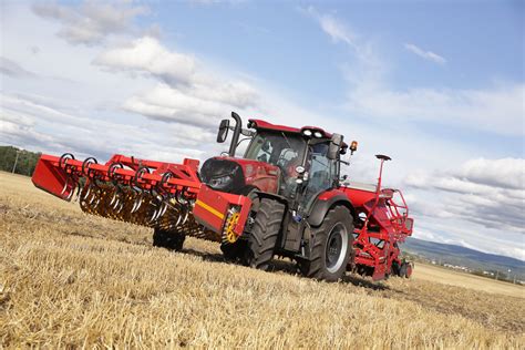 NOUL CASE IH MAXXUM CU SISTEM DE GHIDARE MANUALĂ T LINE PRO TRACK