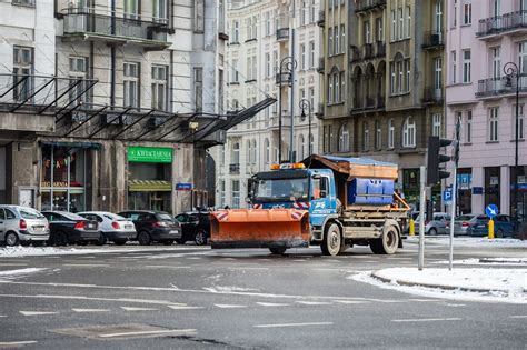 Warszawa Przygotowana Na Zim Na Ulice Wyjecha Y Posypywarki