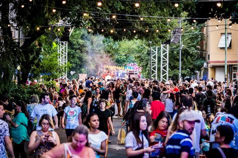 El Barrio Del Abasto Un Gran Teatro A Cielo Abierto Para Despedir Al Festival Que Saca El Arte