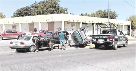 Lo Choca Taxista Y Termina Volcado En Acu A K Noticias