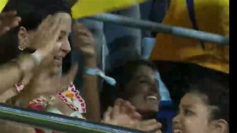 Sakshi Dhoni And Ziva Dhoni Reaction When Ms Dhoni Hits 2 Sixes In An