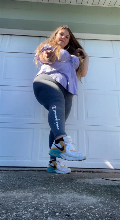 Its A Lovely Night For A Relapse To A Hot Brat Let Me Fuck Those Wallets Pups R QueensOfFemdom