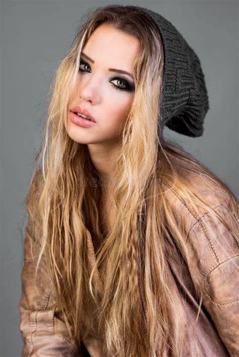 Close Up Portrait Of Beautiful Brunette Woman Outdoors Stock Image Image Of Happiness Leisure