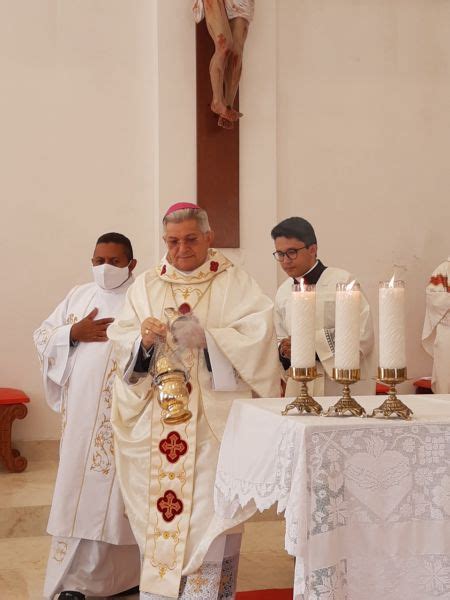 Na Solenidade De Cristo Rei Do Universo Bispo Celebra Em Duas