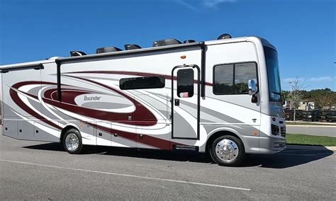 Fleetwoods New Bounder RV Is A Luxury Apartment On Wheels That Offers