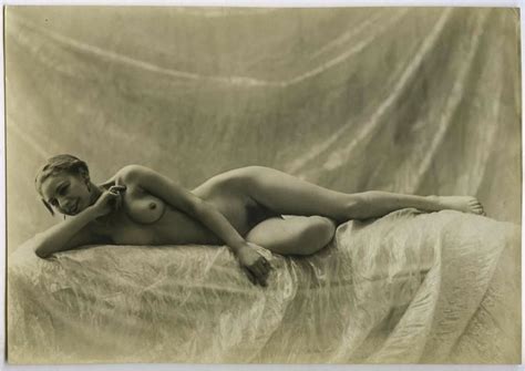 Female Nude Ca 1930 Un Regard Oblique